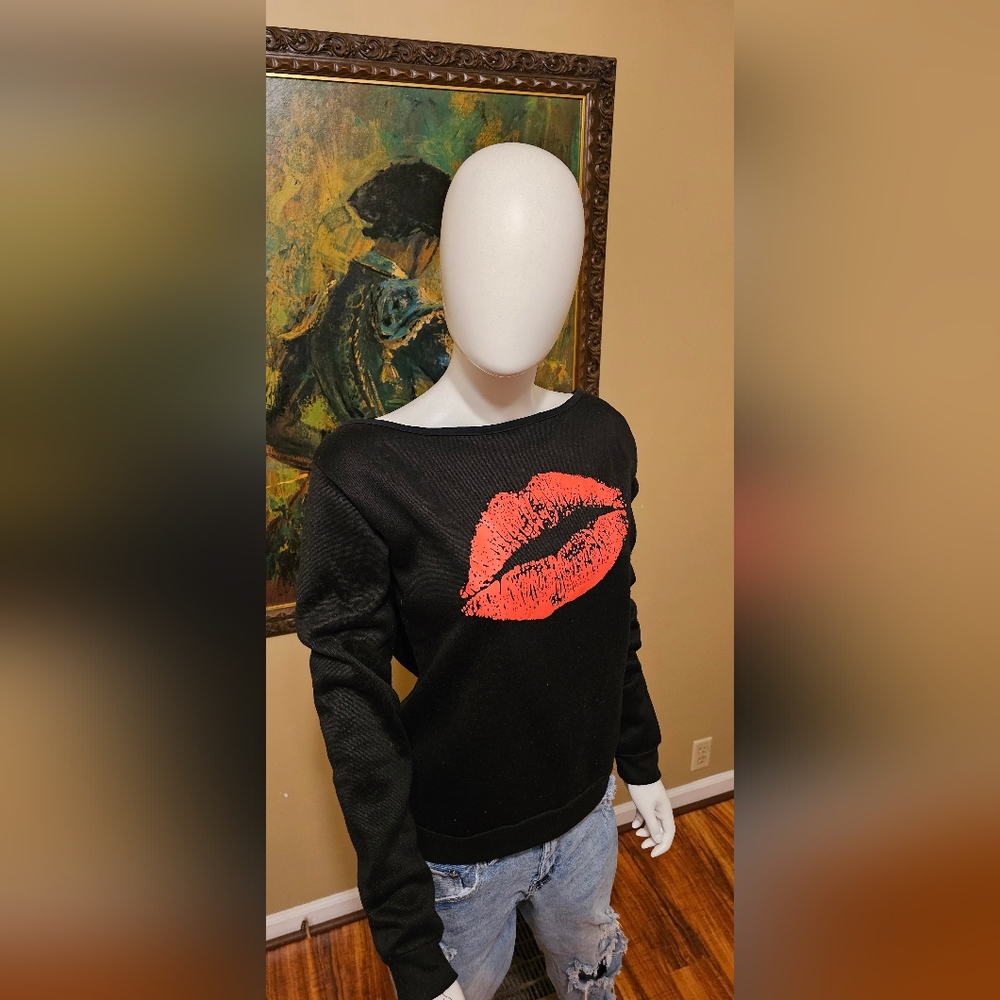 Black Lipstick Sweatshirt Size XL